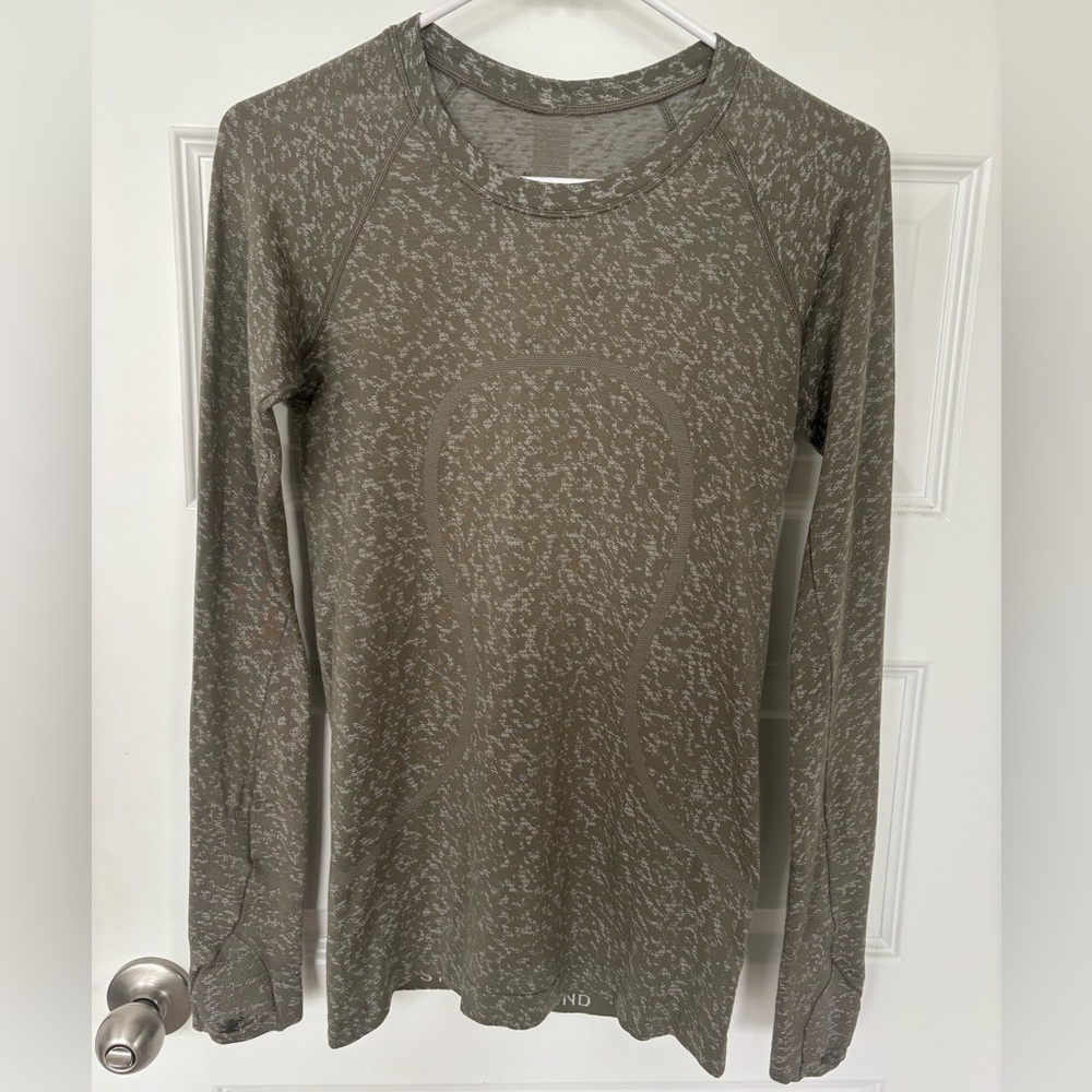 Lululemon Athletica Green Swiftly Tech Long-Sleeve Shirt 2.0
Hip Length